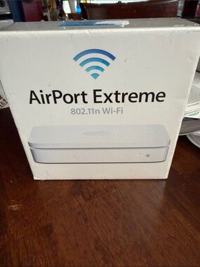 Apple AirPort Extreme Wireless Router in White